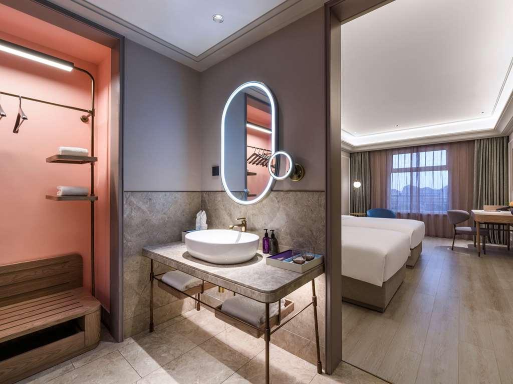 Mercure Jinqiao Hotel