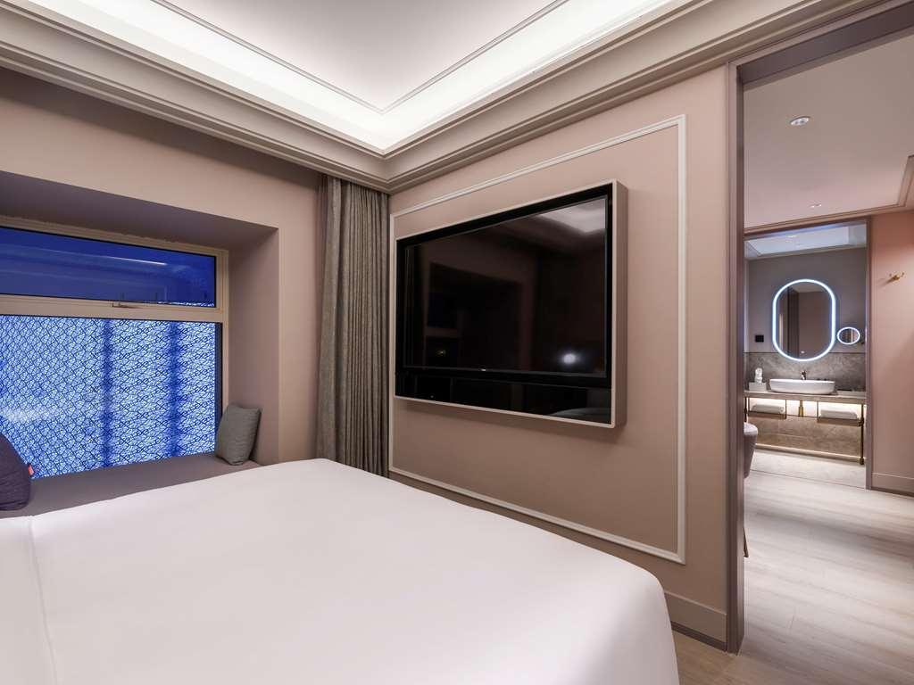 Mercure Jinqiao Hotel