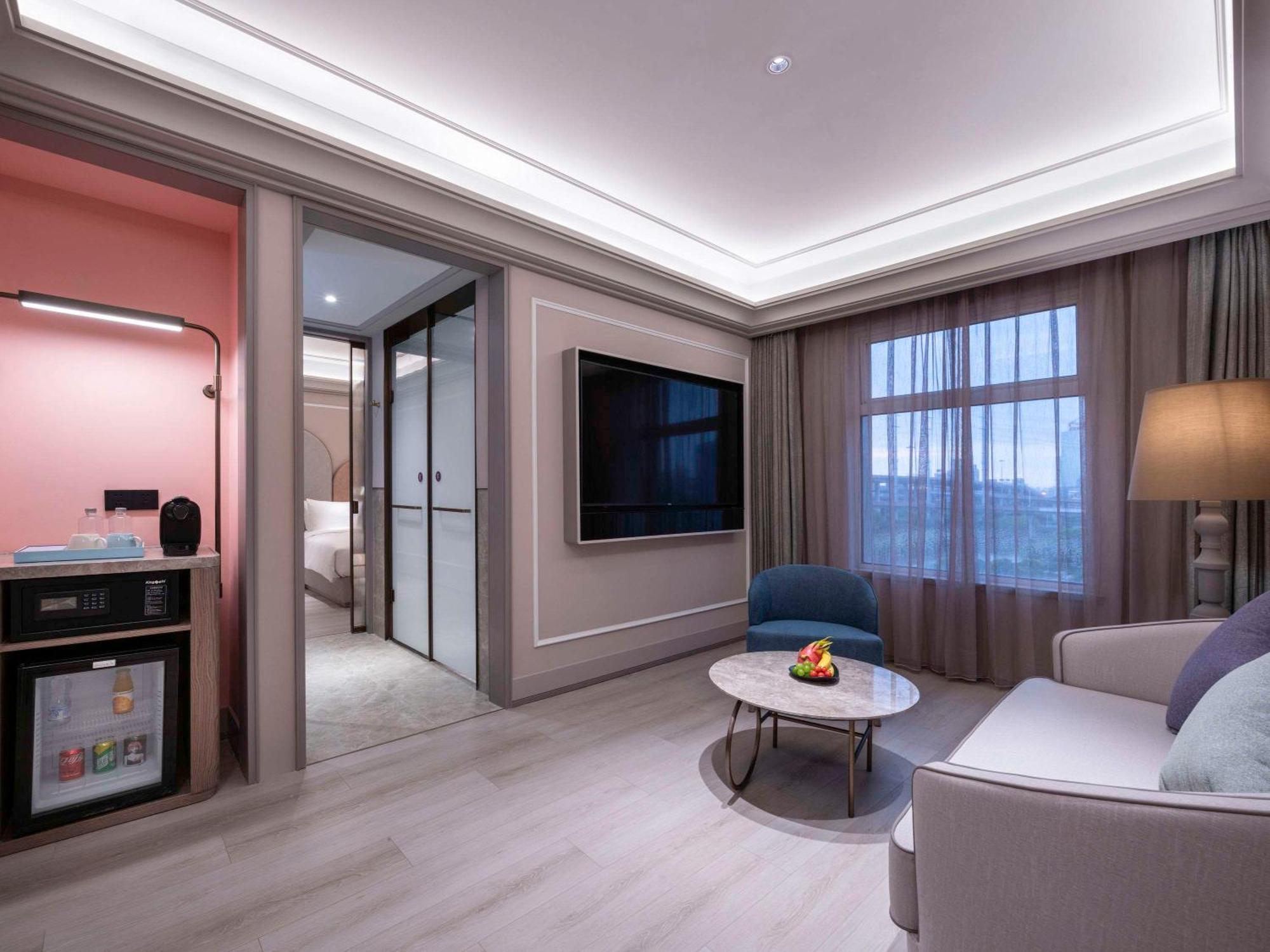 Mercure Jinqiao Hotel