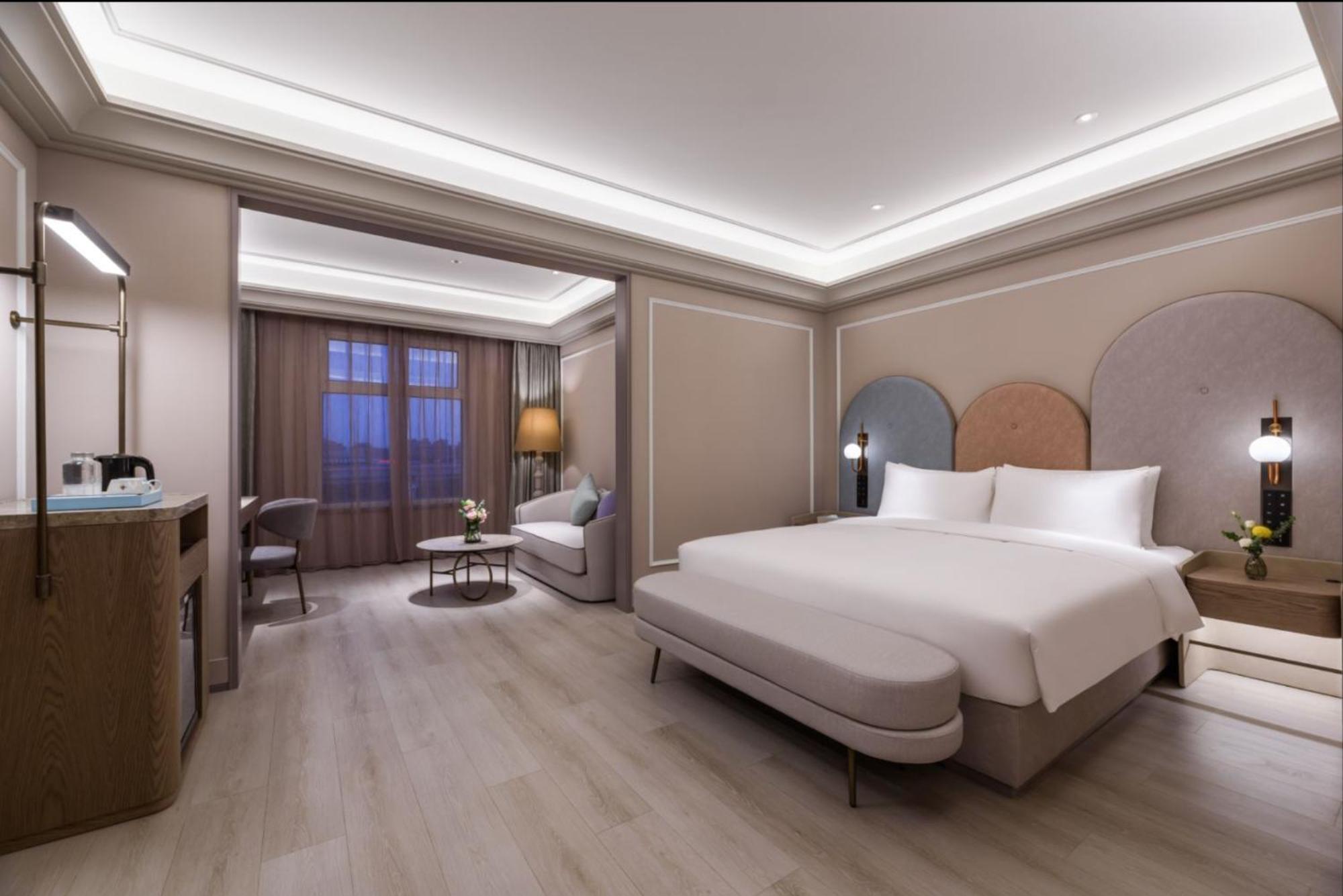 Hotel Mercure Jinqiao 4*