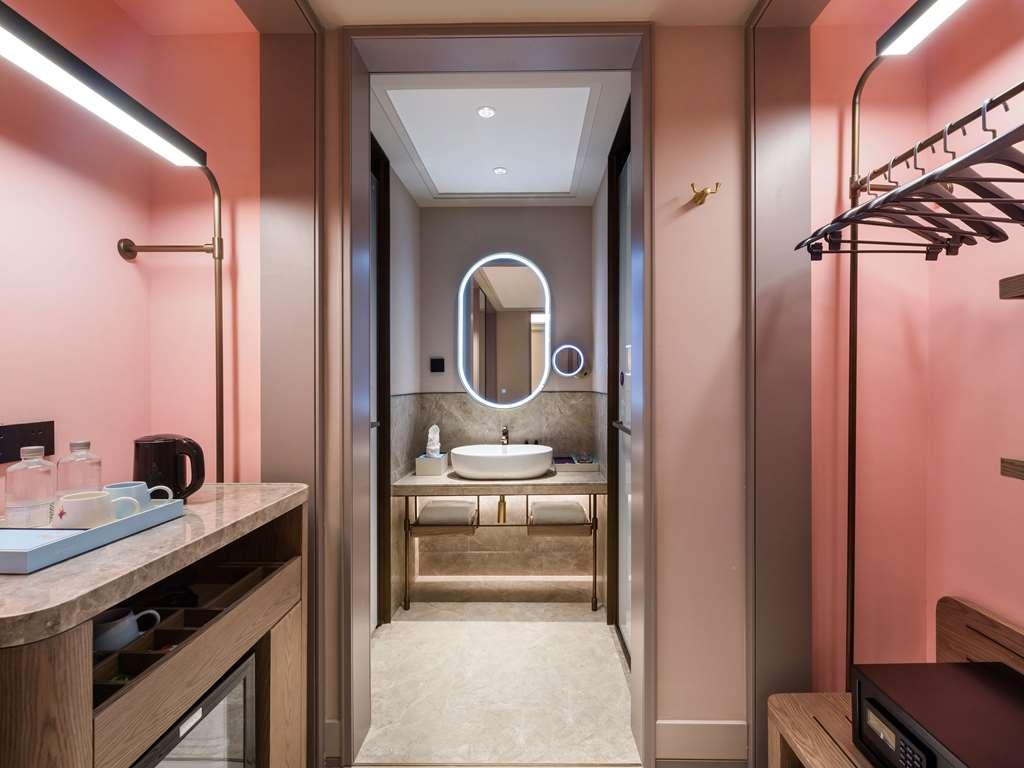 Mercure Jinqiao Hotel