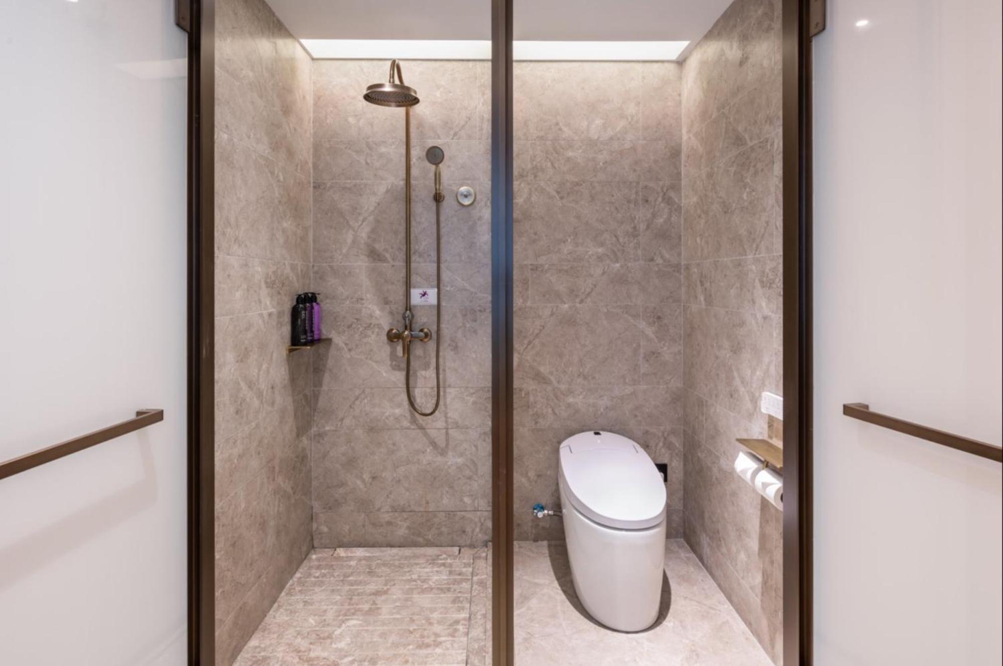 Mercure Jinqiao Hotel 4*
