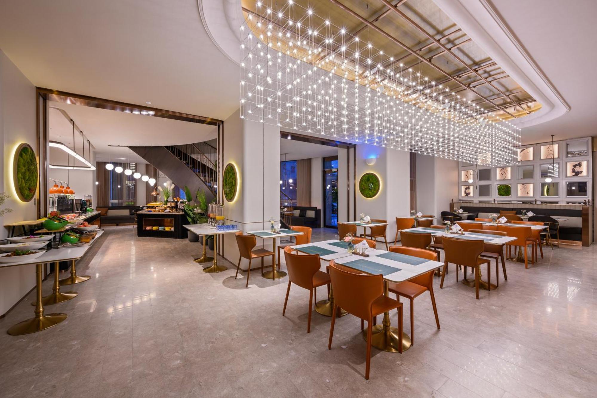 Mercure Jinqiao Hotel